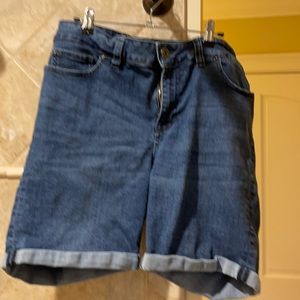 Celebrity pink size 14 jean Bermuda shorts